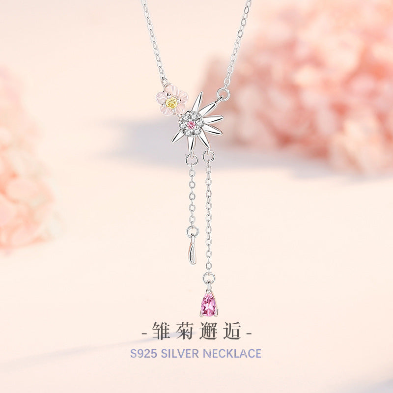 Halskette aus 925er Sterlingsilber – Gänseblümchen und Perlmutt
