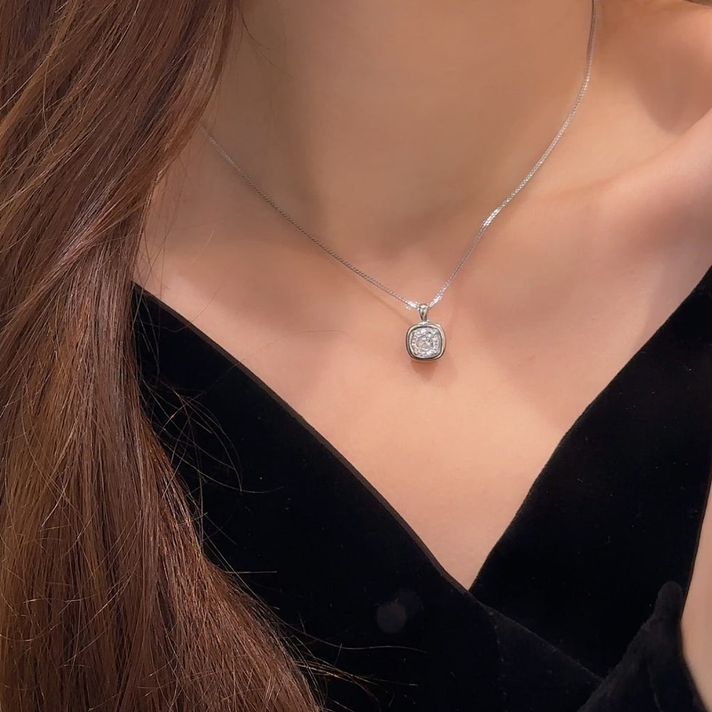 Small Eggshell Sterling Silver 925 Necklace Fashionable Versatile Drop-Shaped Zircon Clavicle Chain Ins Light Luxury High-Grade Pendant