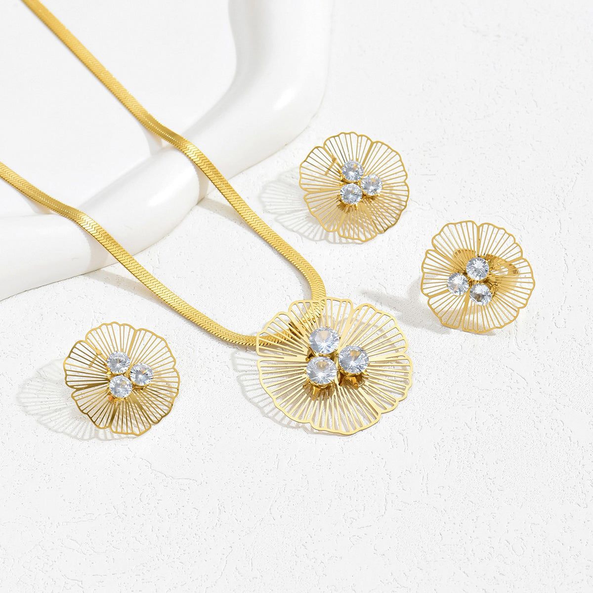 Fine-Lattice Flower Collar Jewelry — product image 3