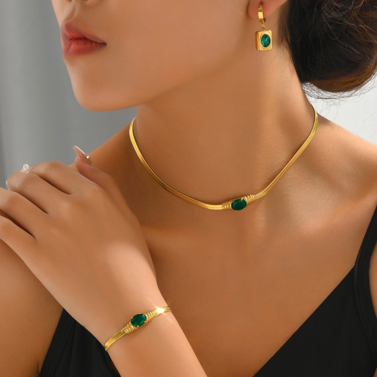 Green Oval Minimal Collar Jewelry