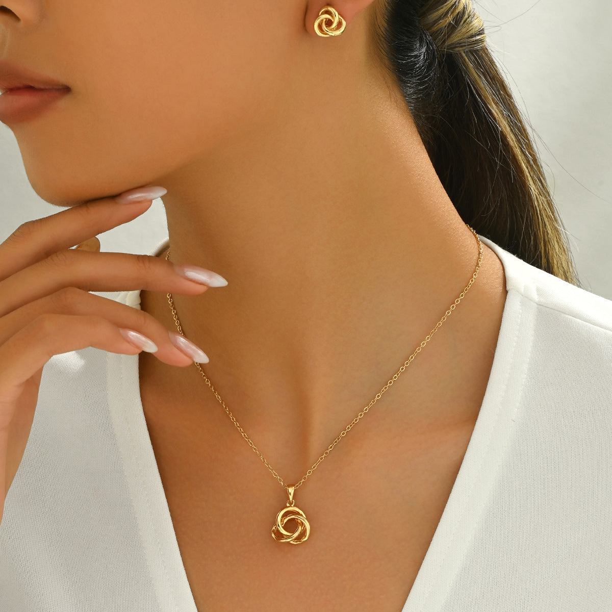 Twisted Circle Pendant Jewelry