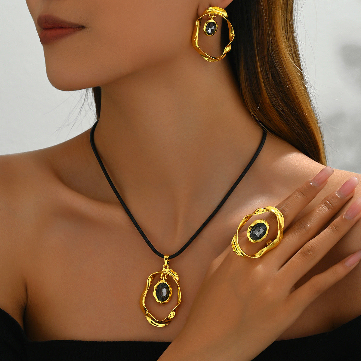 Irregular Oval Frame Jewelry — product image 2