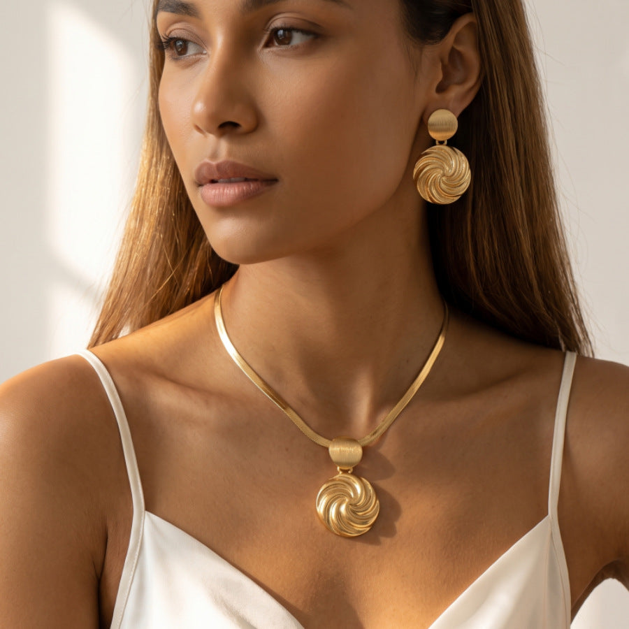 Swirled Disc Collar Jewelry — product image 2