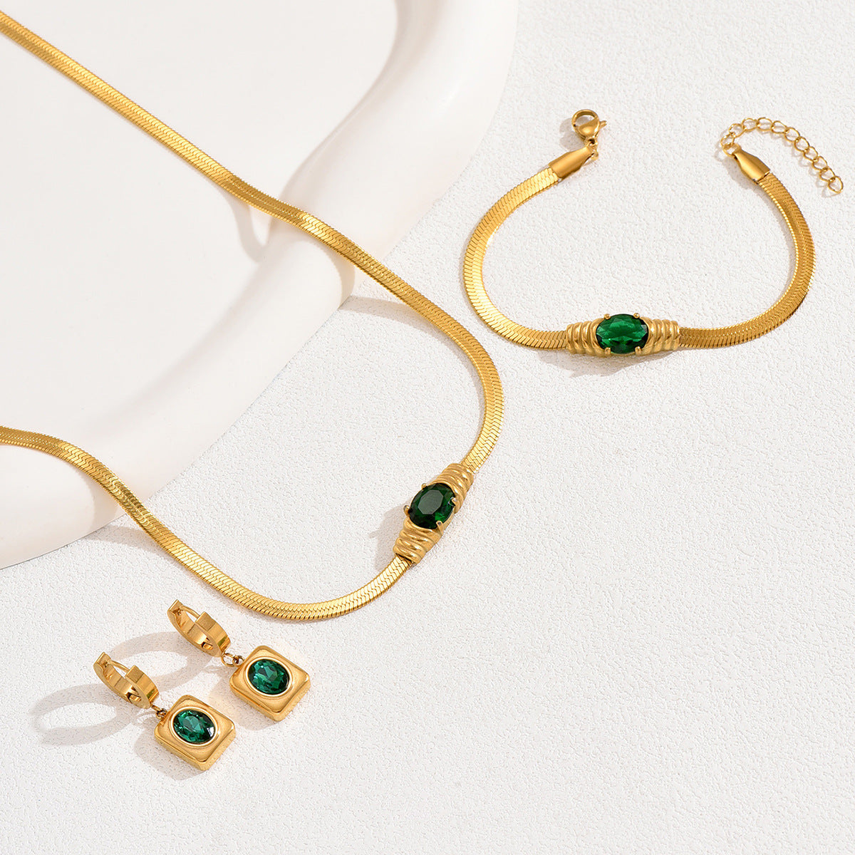 Green Oval Minimal Collar Jewelry — product image 3