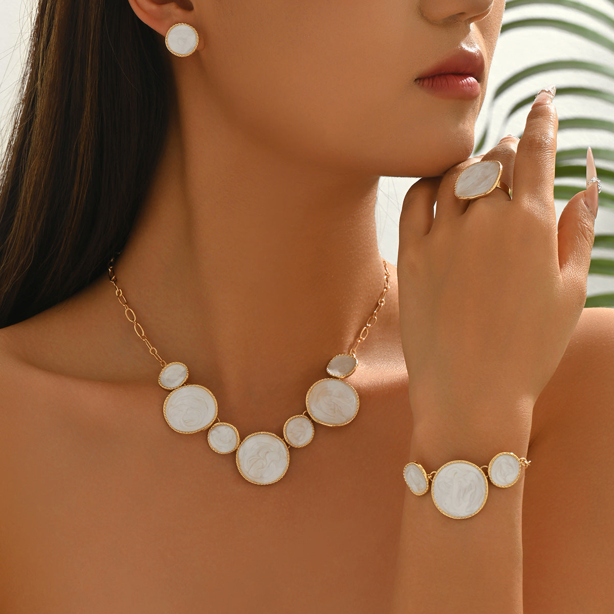 Pearl-Effect Round Disc Jewelry