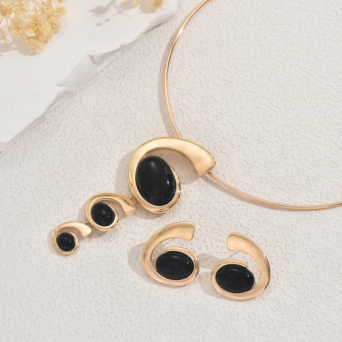 Graduated Black Disc Pendant Jewelry — product image 2