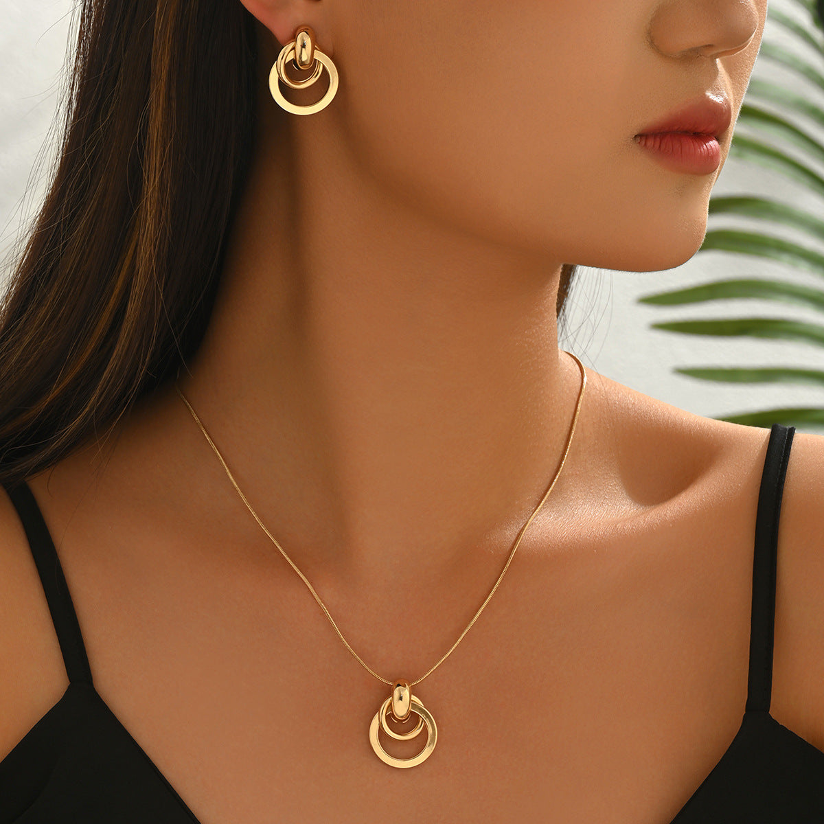 Linked Circle Pendant Jewelry — product image 2