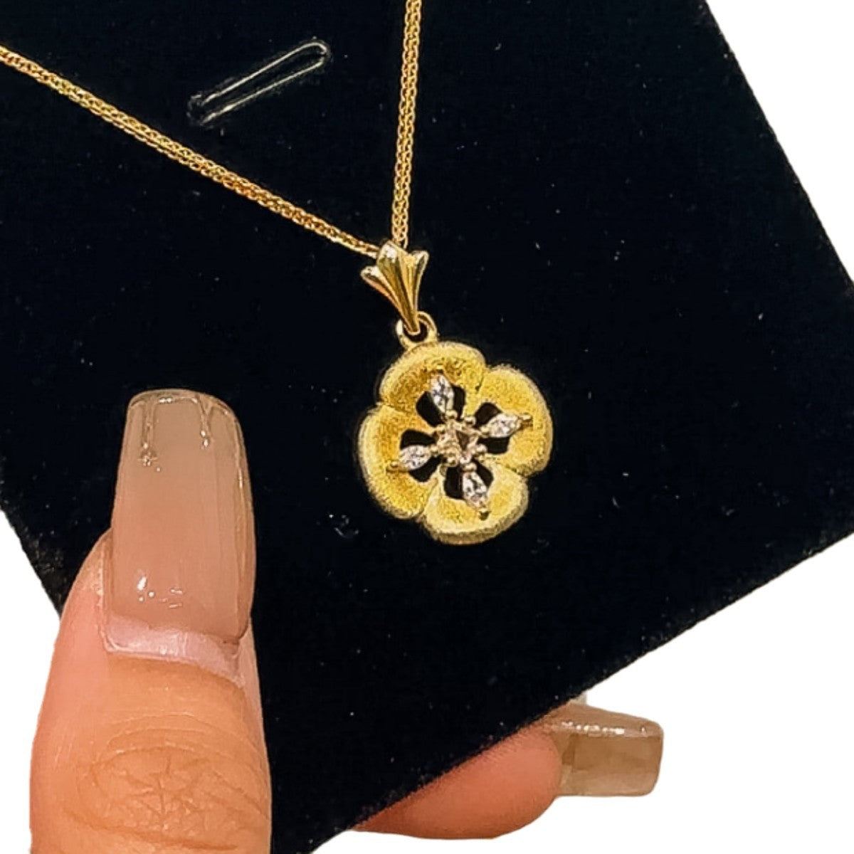 Lucky Clover Sterling Silver 925 Necklace Light Luxury High-Grade Brushed Flower Clavicle Chain Cloth Style Petal Pendant