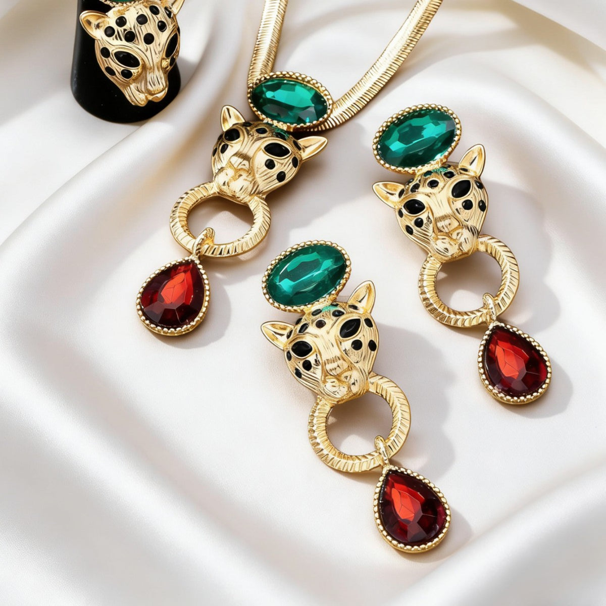 Animal-Head and Teardrop Jewelry — product image 3