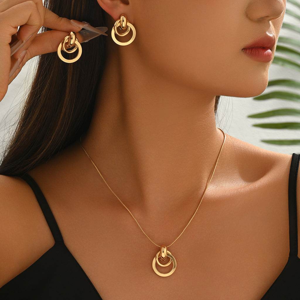 Linked Circle Pendant Jewelry