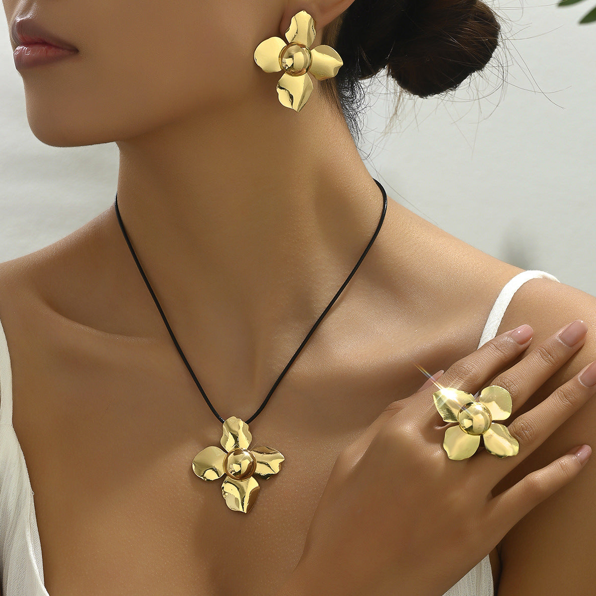 Rounded Cross-Petal Cord Jewelry — product image 2