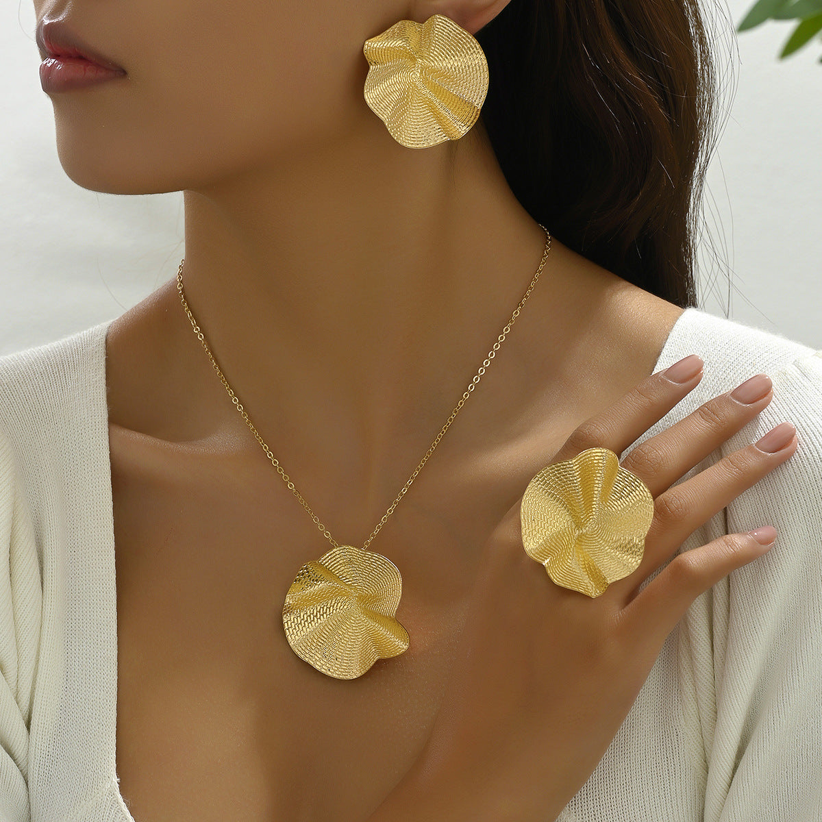 Pleated Lotus-Leaf Jewelry — product image 3