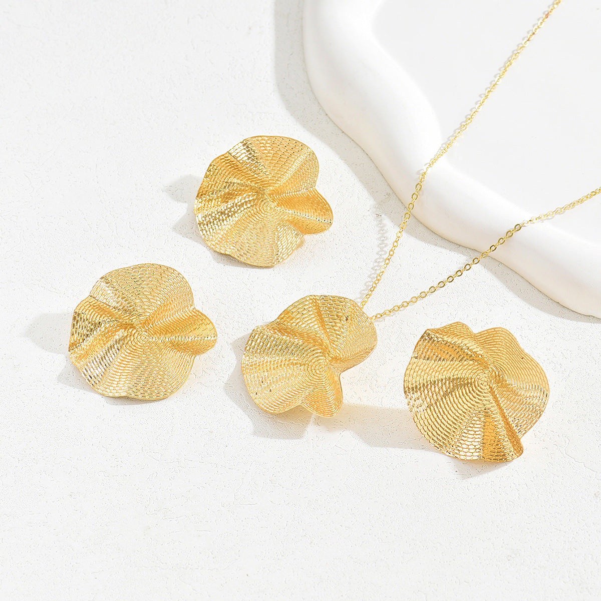Pleated Lotus-Leaf Jewelry — product image 4