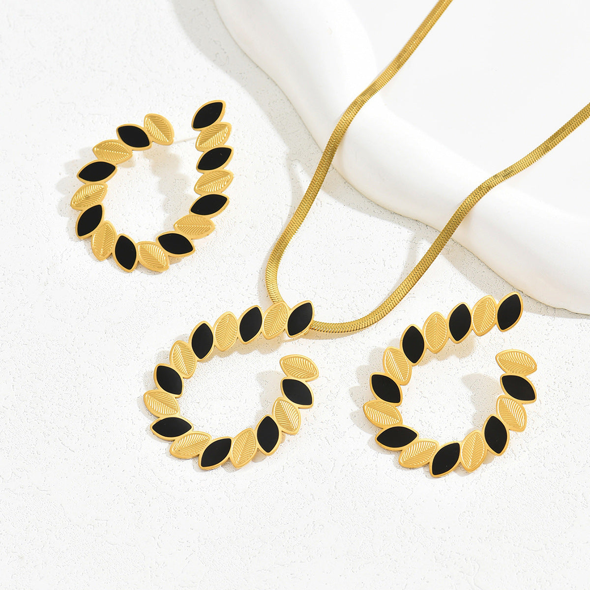 Black Leaf Wreath Jewelry — product image 3