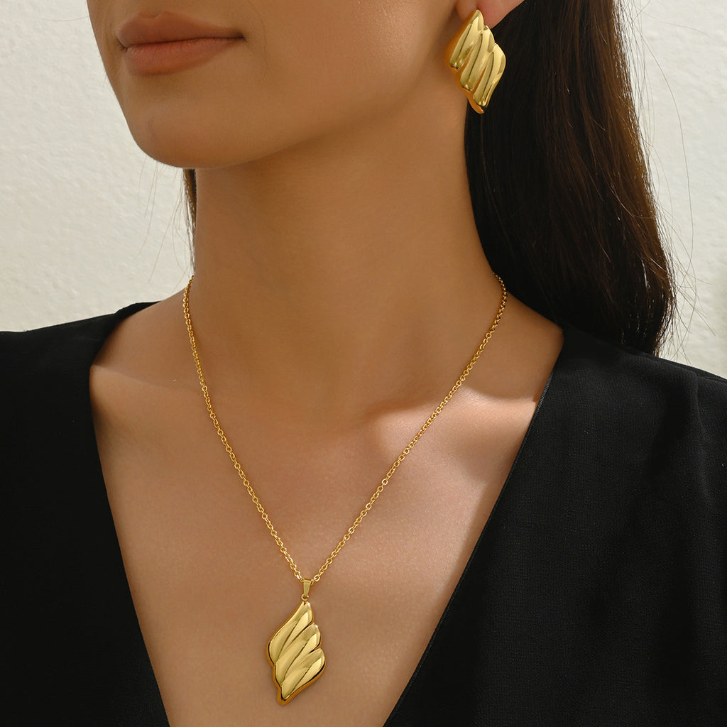 Textured Leaf Pendant Jewelry — product image 2
