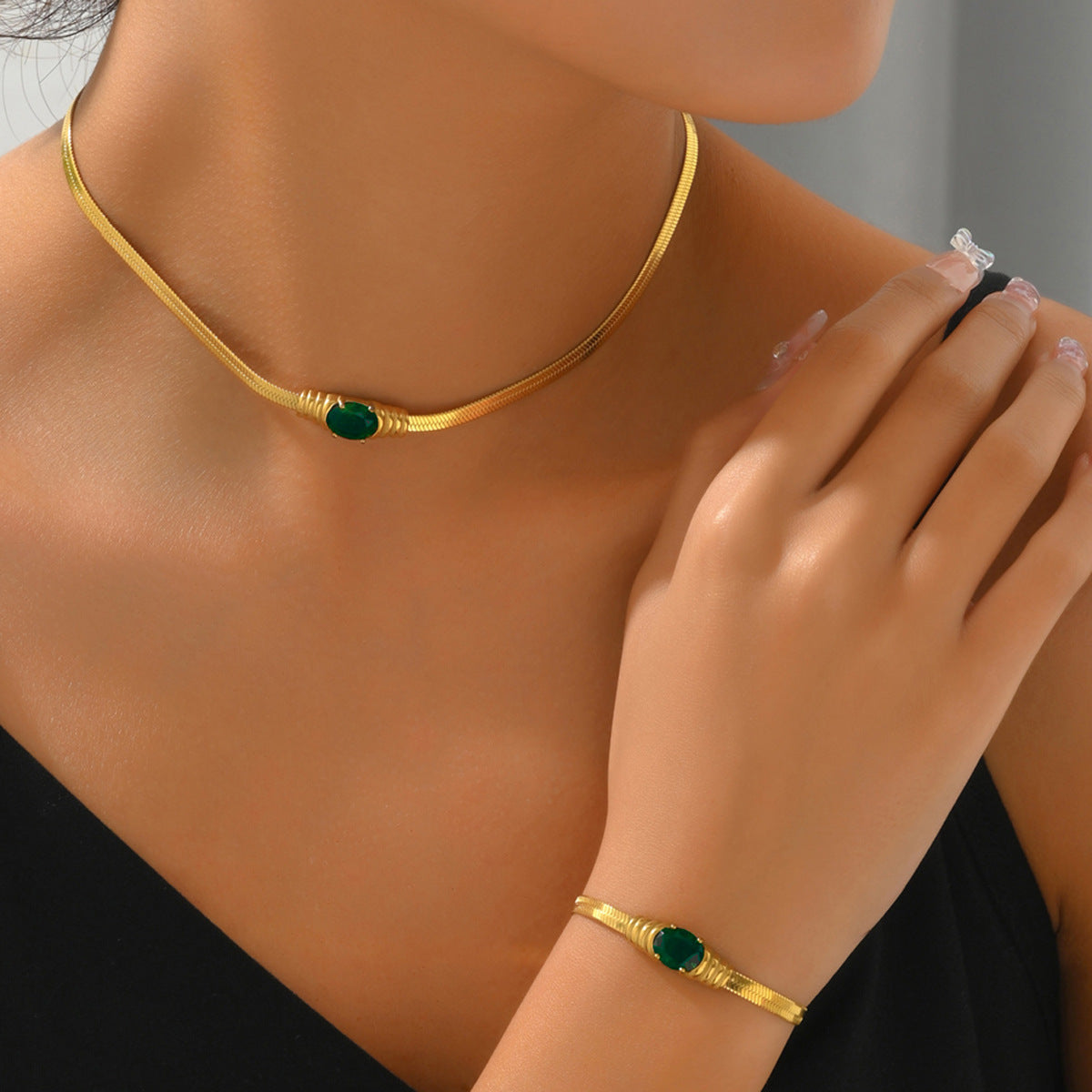 Green Oval Minimal Collar Jewelry — product image 2