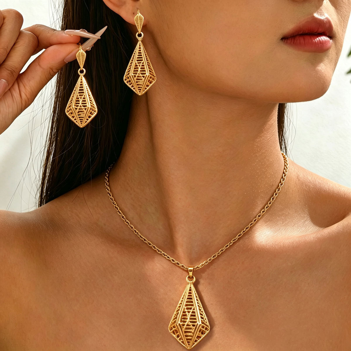 Openwork Diamond-Shape Pendant Jewelry