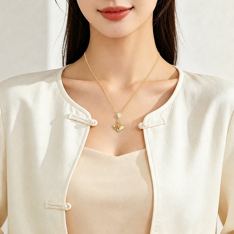 Schmuck aus 925er Sterlingsilber – Blüte und Kleid und Hetian-Jade