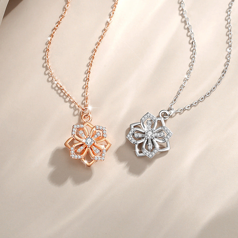Lucky Clover Sterling Silver 925 Necklace Female Niche Design Light Luxury Style Zircon Clavicle Chain Ins Rotatable Pendant
